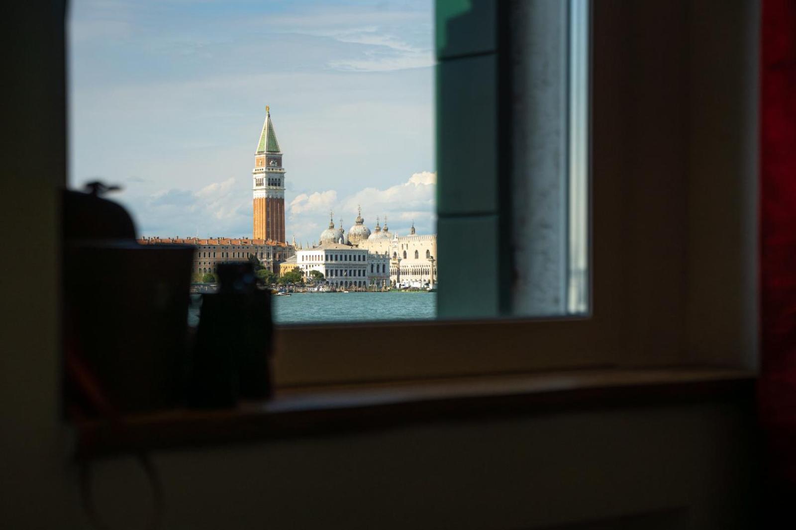 3 Windows On St - Waterfront *