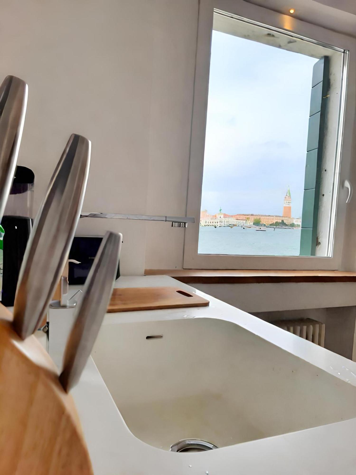 3 Windows On St - Waterfront * Venise