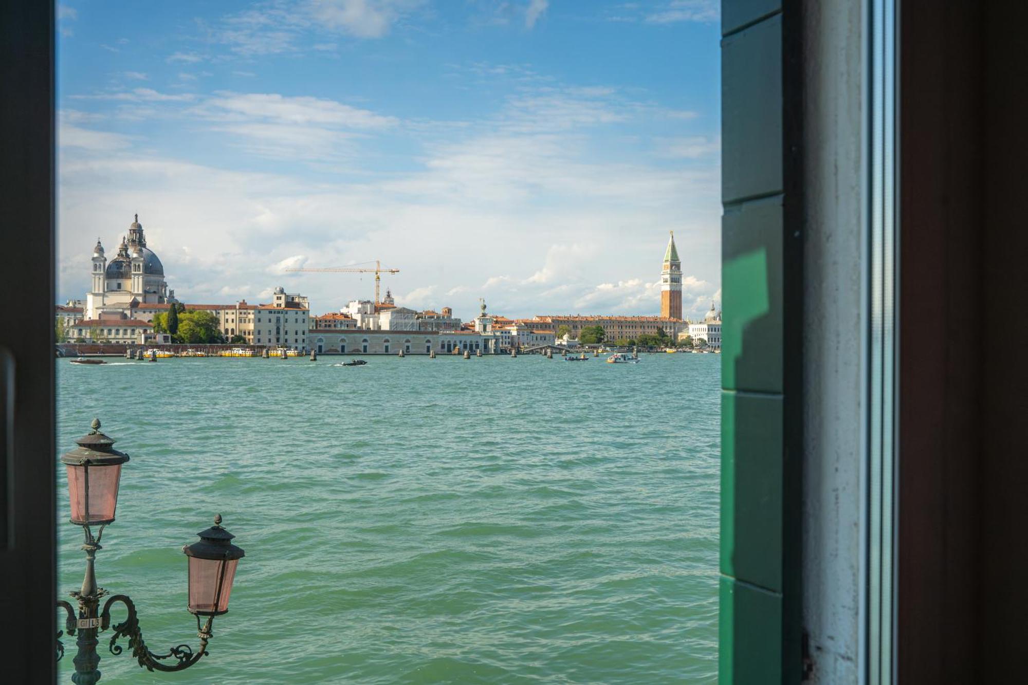 3 Windows On St - Waterfront Venise
