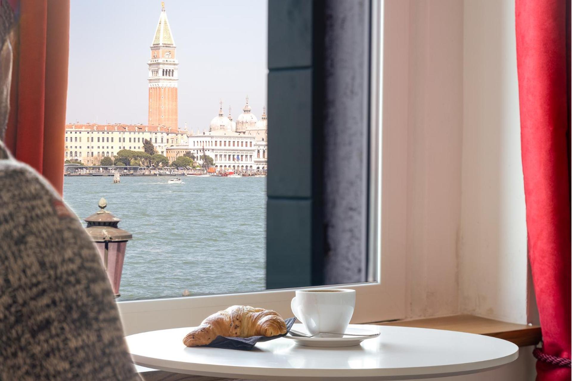 3 Windows On St - Waterfront * Venise