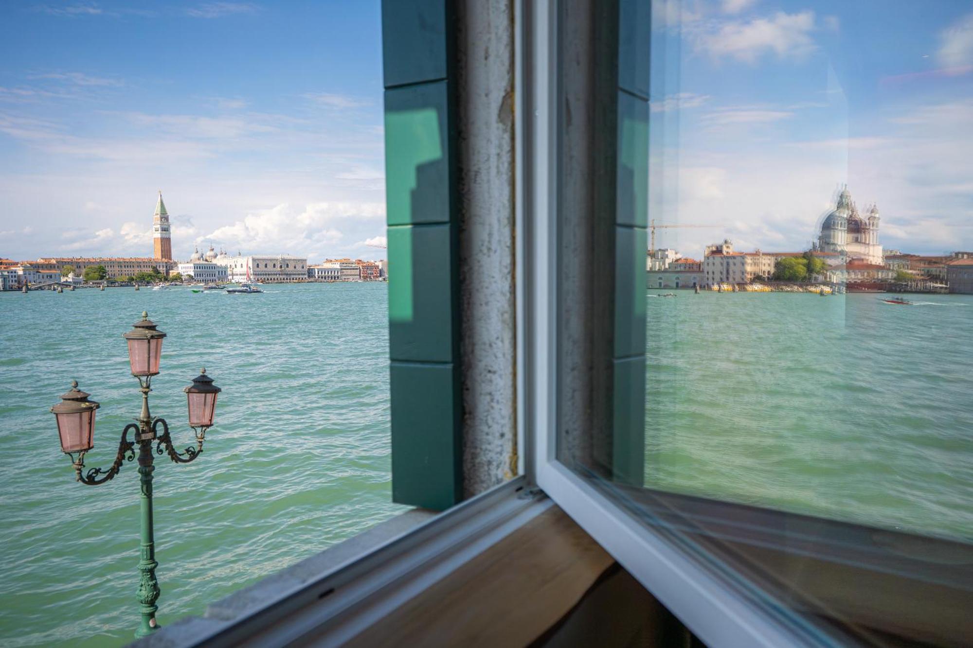 3 Windows On St - Waterfront Venise