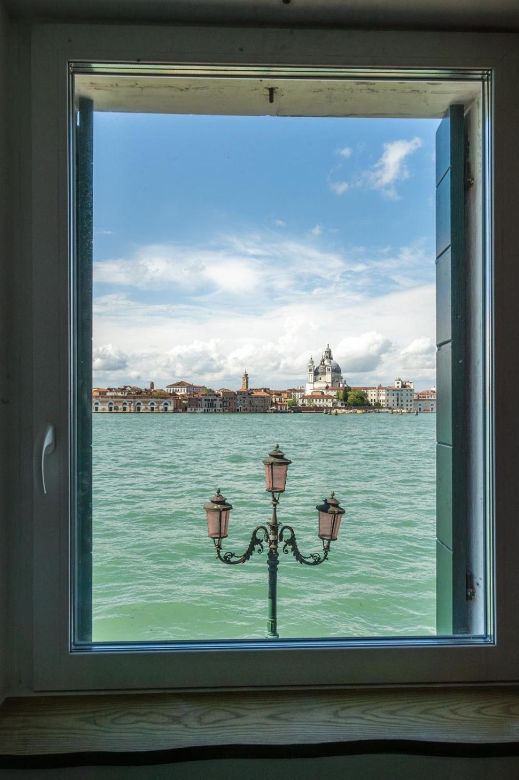 3 Windows On St - Waterfront Venise